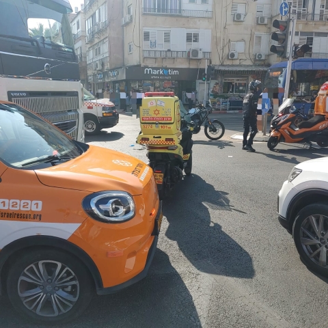 הולך רגל בן 13 נפגע מרכב במרכז פתח תקווה - חדשות בפתח תקווה