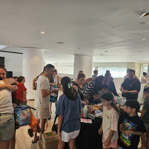 פלוגה ד' פלוגת המילואים של פתח תקווה מתגייסת למען מפוני פגיעת הטיל - קהילות בפתח תקווה