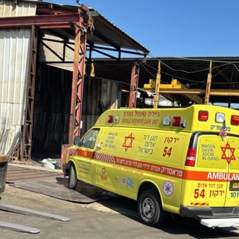 פועל נהרג מפגיעת חפץ כבד בפתח תקווה - חדשות בפתח תקווה
