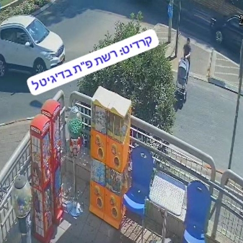 תינוק בן חודשיים ואמו נפגעו מרכב ברח' רוטשילד בפתח תקווה - חדשות בפתח תקווה
