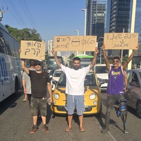 הלומי הקרב מפגינים מדי יום בז'בוטינסקי ומבקשים את עזרת הציבור במאבקם - צפו - חדשות בפתח תקווה