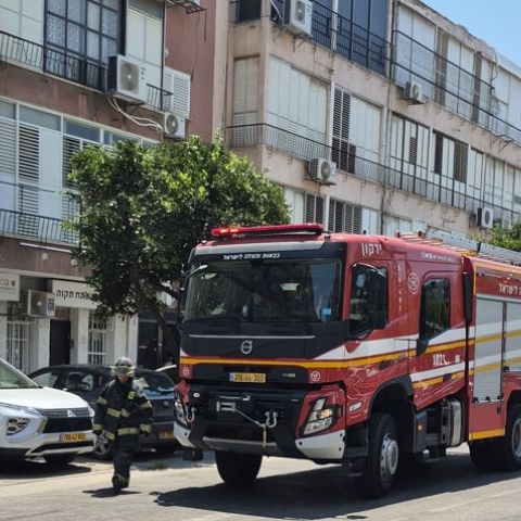 שריפה בדירה מול עיריית פתח תקווה - חדשות בפתח תקווה