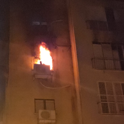 2 נפגעים בשריפת דירה בפתח תקווה - חדשות בפתח תקווה