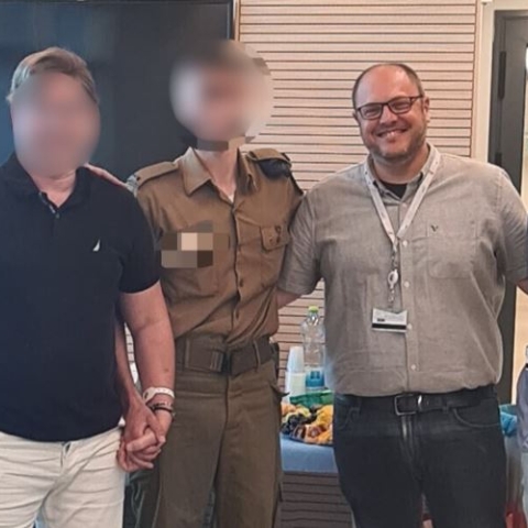 המחווה של הקצין לאביו שמאושפז בשיקום בבילינסון - בריאות בפתח תקווה