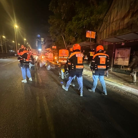  הולך רגל  נפגע מאוטובוס בדרך ז'בוטינסקי בפתח תקווה. - חדשות בפתח תקווה