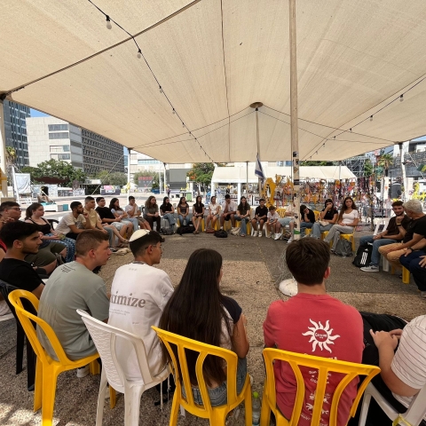 " 680 ימים שהלב לא שלם, בני הנוער לא שוכחים את החטופים ונמשיך לקרוא לשובם - עד שכולם יהיו בבית". - חינוך בפתח תקווה