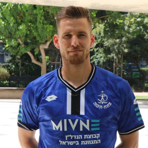 הפועל פ"ת החתימה את החלוץ ההונגרי, מארק קוסטה - ספורט בפתח תקווה