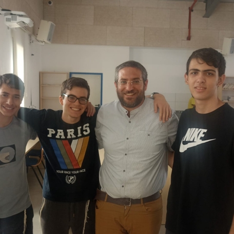 השגרירים הצעירים של אמית בר אילן פ"ת בדרך לקונגרס הנוער הציוני בשוויץ - חינוך בפתח תקווה