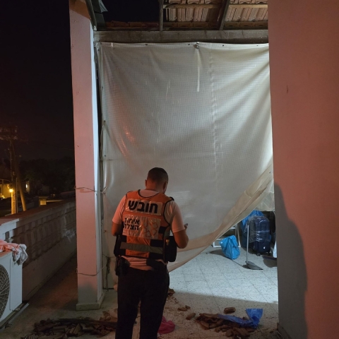 גבר נפל מהגג שבחצר ביתו בפתח תקווה - חדשות בפתח תקווה
