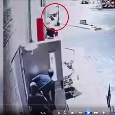 נתפסו "על חם", בעת שפרצו לעסק באזור התעשייה איירפורט סיטי - צפו - חדשות בפתח תקווה