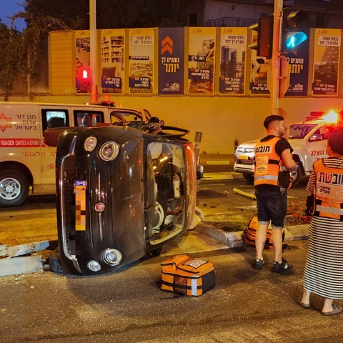 שתי נשים נפצעו בתאונת דרכים – נהגת איבדה שליטה והתהפכה עם רכבה - חדשות בפתח תקווה