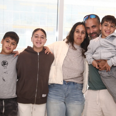 סגירת מעגל בחדר שבו הכול התחיל: משפחת ברודץ שבה לשניידר - בריאות בפתח תקווה