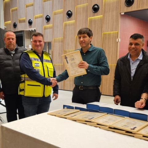 מתנדב זק"א שמחה רוזנברג קיבל את "אות המתנדב" של עיריית פתח תקווה - קהילות בפתח תקווה