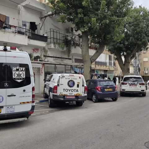גבר אותר ללא רוח חיים בחדר מדרגות בפתח תקווה - חדשות בפתח תקווה