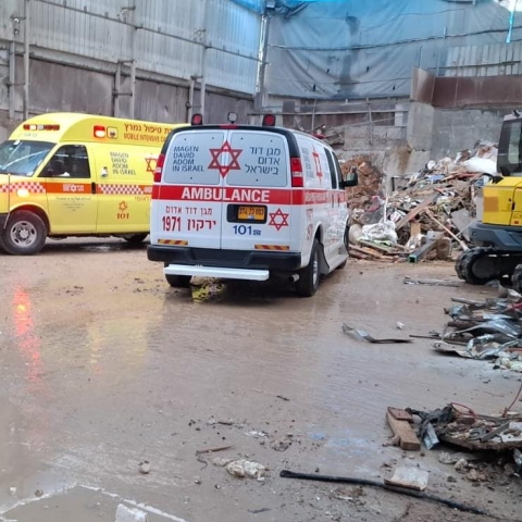 תאונה עבודה קטלנית: עובד נלכד מתחת למכונה ונהרג - חדשות בפתח תקווה