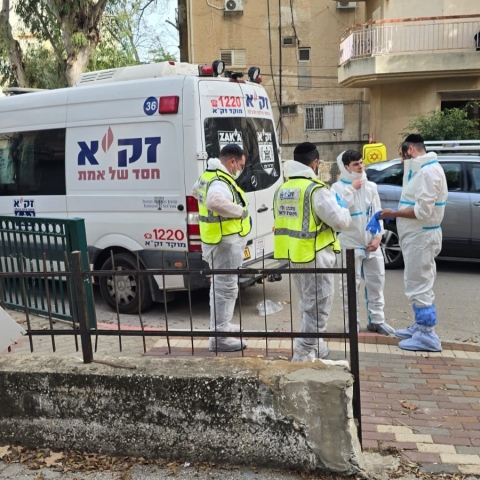 גבר בן 48 אותר ללא רוח חיים בדירתו בפתח תקווה, זמן רב לאחר מותו. - חדשות בפתח תקווה