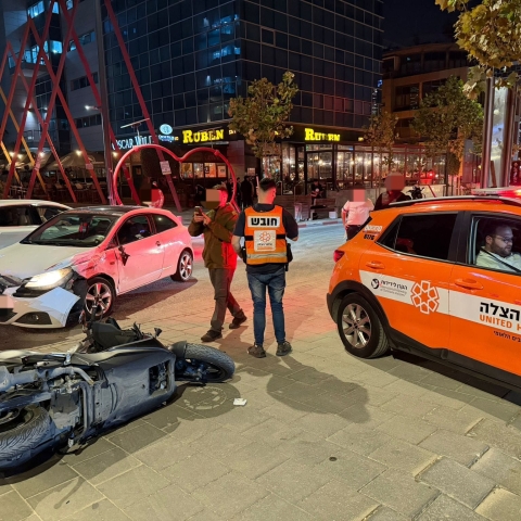 רוכב אופנוע בן 22 נפגע מרכב ברחוב השחם - חדשות בפתח תקווה