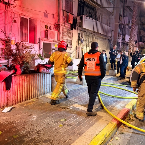 שריפה פרצה בדירה ברח' ברנר - כלל הדיריים התפנו מהבניין - חדשות בפתח תקווה