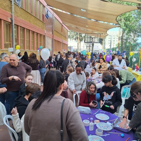 יום המייקר המשפחתי בביה"ס קפלן: יצירה משותפת של הורים וילדים ודובי שמסייע בהתמודדות עם רגשות - חינוך בפתח תקווה