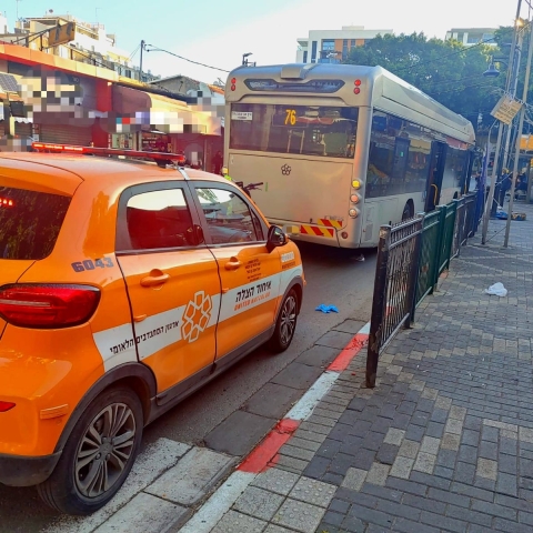 הולך רגל נפגע מאוטובוס בפתח תקווה - מצבו קשה - חדשות בפתח תקווה