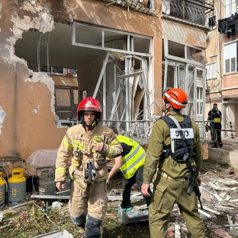 בפחות מ-24 שעות: 3  מטחי טילים מאיראן - נזק כבד למבני מגורים במרכז העיר ובזירות נוספות - חדשות בפתח תקווה