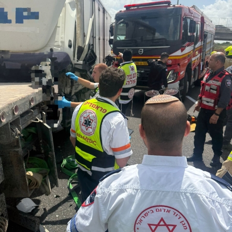 נהג משאית נהרג בתאונה בכביש 6 סמוך למחלף חורשים - חדשות בפתח תקווה