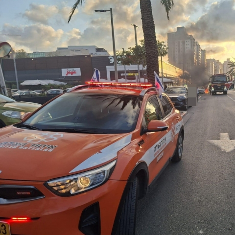 אמש בגיסין: הנהגת הבחינה במהלך נסיעה - הרכב עולה באש - חדשות בפתח תקווה