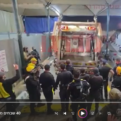 החיים בזבל: 40 שוהים בלתי חוקיים הוסתרו בתוך משאית זבל בדרכם למרכז הארץ - צפו - חדשות בפתח תקווה