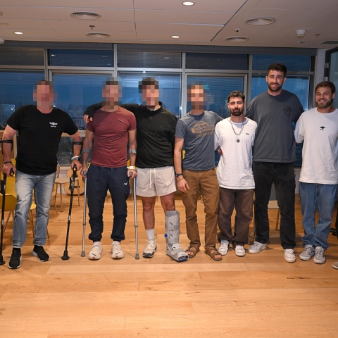 "במשך שנתיים בעזה, המשימה העיקרית שלנו הייתה לאתר אתכם במנהרות, לשבת איתכם עכשיו זה ניצחון אמיתי" - בריאות בפתח תקווה