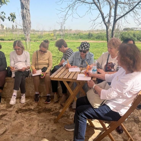 דואגים לבני ובנות הגיל השלישי ויוצרים קהילות גמלאים וגמלאיות בפתח תקווה - קהילות בפתח תקווה