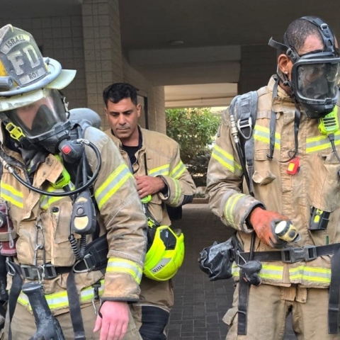 שריפה פרצה בבניין מגורים בפתח תקווה - חדשות בפתח תקווה