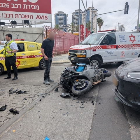אתמול (שישי): 2 תאונות דרכים - רוכב אופנוע נפצע קשה מפגיעת רכב בפ"ת, תושב מודיעין נהרג סמוך לשוהם - חדשות בפתח תקווה