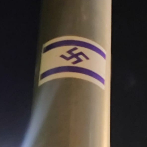 זעזוע בכפר אברהם: דגל ישראל ובו צלב קרס - חדשות בפתח תקווה