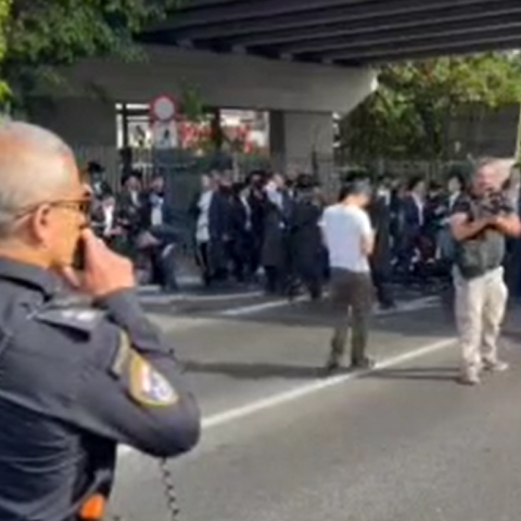 לראשונה: אנשי הפלג הירושלמי הקיצוני הפגינו בבוקר וחסמו את כביש 4 בשעות העומס - חדשות בפתח תקווה