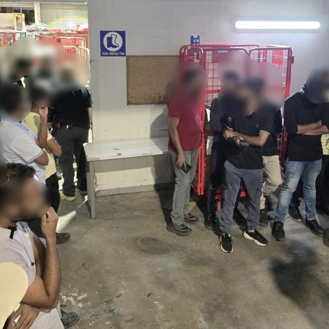 16 נתינים זרים מסרי לנקה הועסקו בניגוד לחוק במשרד שליחויות בפ"ת  - ועוכבו לחקירה - חדשות בפתח תקווה