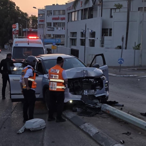 תוך שעתיים: 2 תאונות דרכים בפתח תקווה עם 3 פצועים, בהם בן 18 שנפצע קשה - חדשות בפתח תקווה