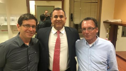 מצחיק בעזרת השם - חיי זוהר בפתח תקווה