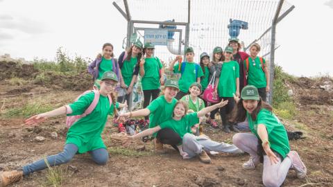 תלמידי פתח תקוה סיירו בבריכת - חינוך בפתח תקווה