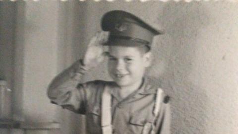 מי אני ומה שמי? - חיי זוהר בפתח תקווה