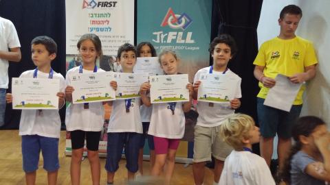 תלמידי בית ספר דבורה עומר - חינוך בפתח תקווה