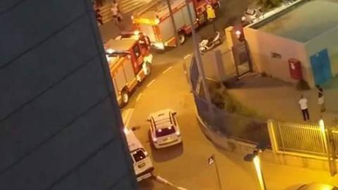 צוותי כיבוי אש מסביב לבית - חדשות בפתח תקווה