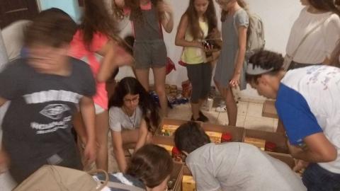 בני הנוער חילקו מזון לנזקקים - חדשות בפתח תקווה