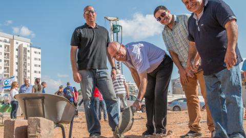 אבן פינה לאולם רב תכליתי - בנייה ונדל