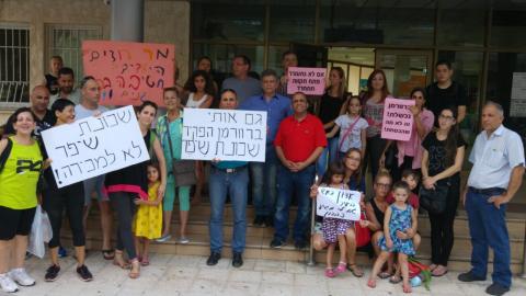 הפגנה למרגלות העירייה בטרם ישיבת - חדשות בפתח תקווה