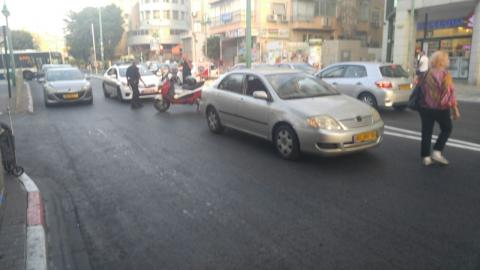הולך רגל נפגע בראשו מרכב - חדשות בפתח תקווה