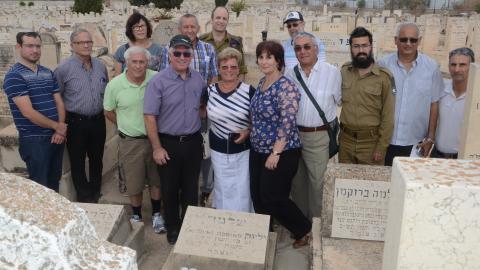 יש 6 קברים של חללי - חדשות בפתח תקווה
