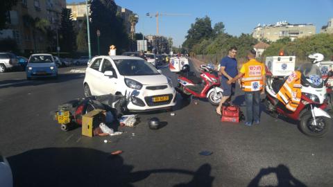 רוכב אופנוע נפגע מרכב פרטי - חדשות בפתח תקווה