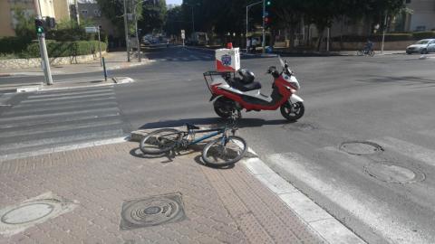 רוכב אופניים נפצע בינוני בתאונה - חדשות בפתח תקווה