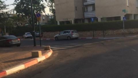 חציית הכביש ברחוב צה"ל – - חדשות בפתח תקווה