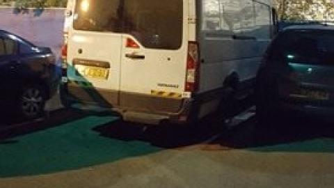 רנו מסחרית נגנבה ובה אקדח, - חדשות בפתח תקווה